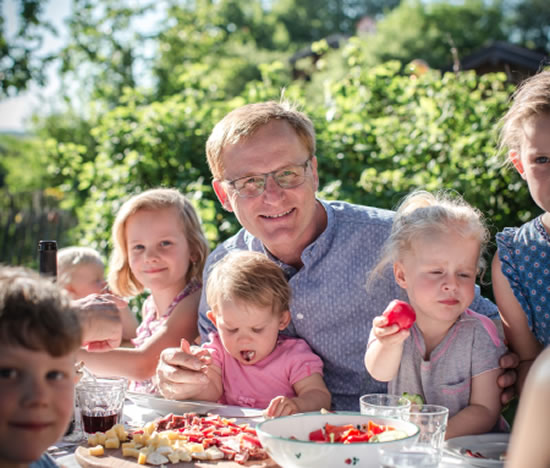 Hermann Oswald mit seiner Familie